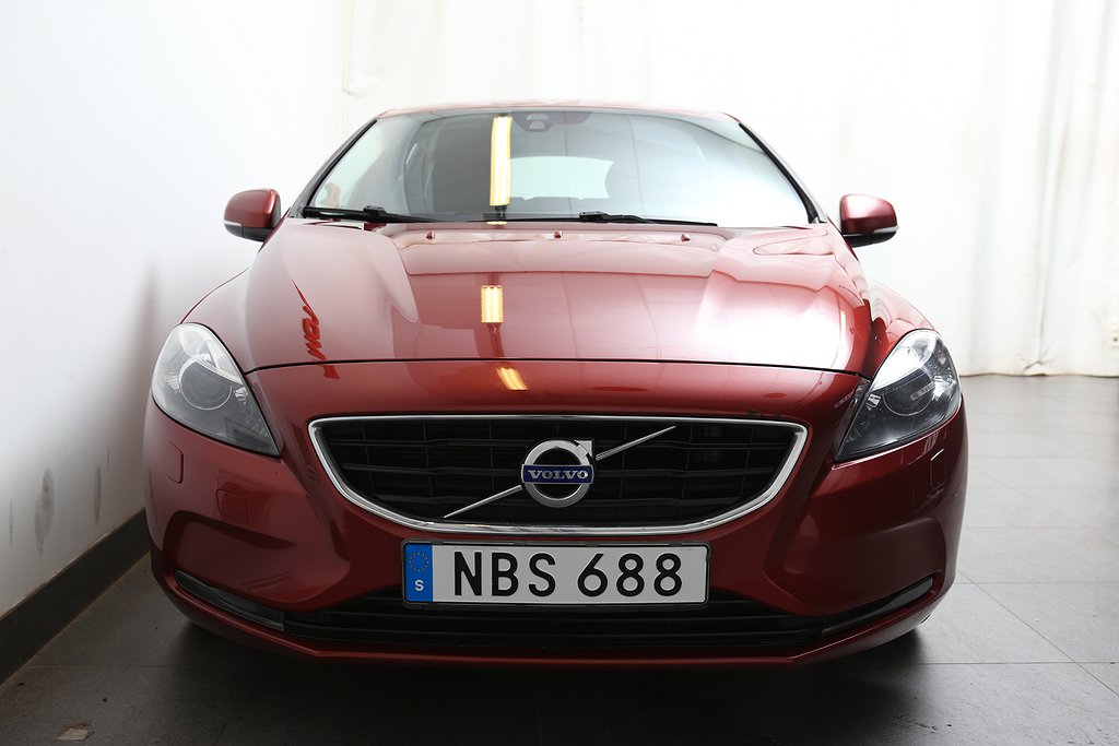 Volvo V40 D2 115hk Momentum l Backkamera l Värmare l Drag 2013