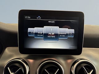 Mercedes-Benz GLA 220d 4MATIC AMG Line Dragkrok Backkamera Dvärmare S&V – bild 11