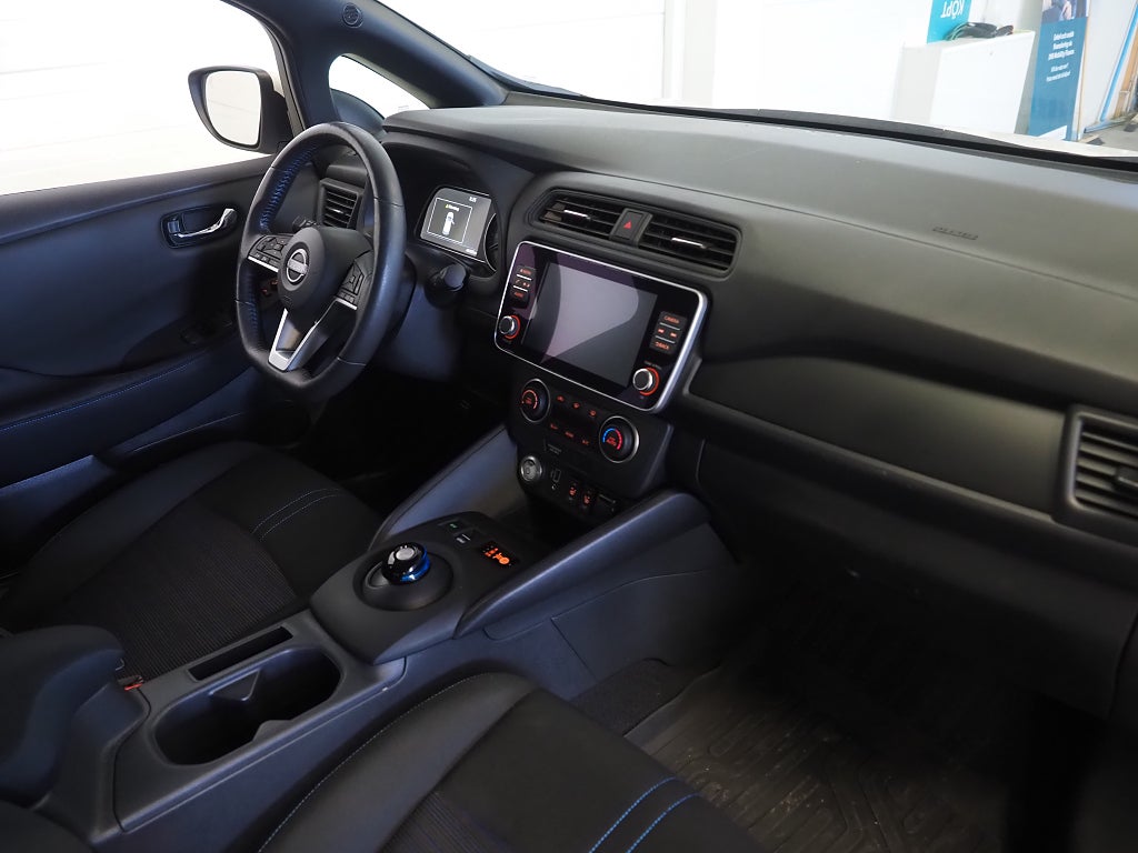 Nissan Leaf 40 kWh 150hk Acenta | Drive assist | 360° | Rattvärme 2022