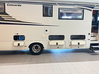 Husbil-integrerad Concorde LINER 1090 M 11 av 33