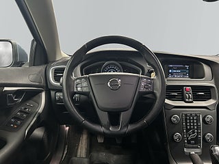 Volvo V40 D2 Kinetic M&D-värm/Sensorer/S&V-Däck/Kamrem bytt