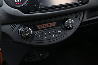 Halvkombi Toyota Yaris 20 av 24