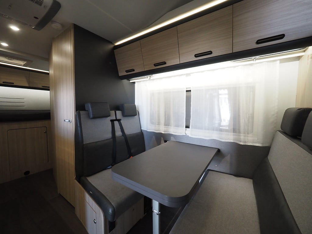 Sun Living A 75 DP AC Markis 3500kg 2023