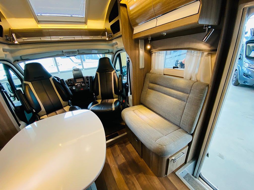 Kabe TMX 780 LB /AC bodel/Dragkrok/Solcell/Automat 150hk/Ugn/Taksäng - Kabe