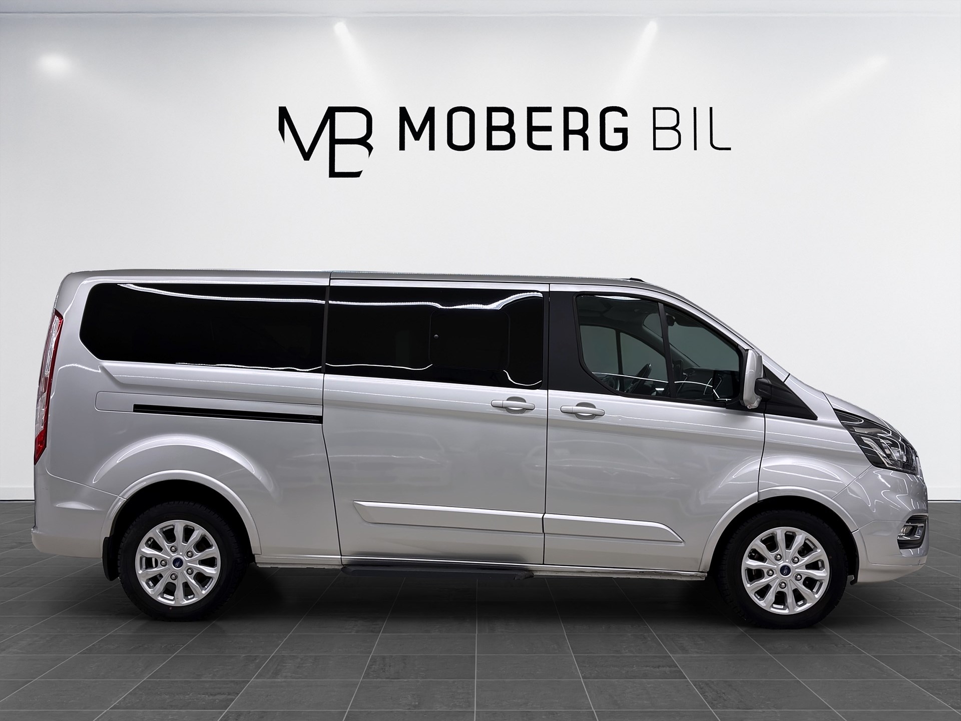 Ford Tourneo Custom 320 2.0 EcoBlue 2023, bild 3/10