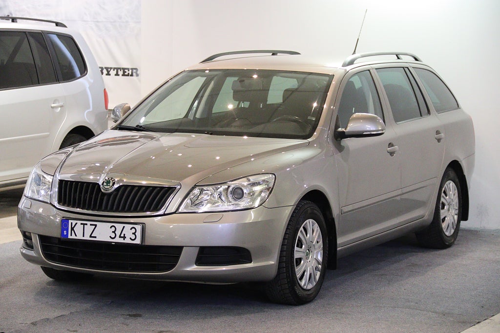 Skoda Octavia 1.6 TDI AMBIENTE ( 10000 MIL ) NY BESIKTAD NY SERVAD