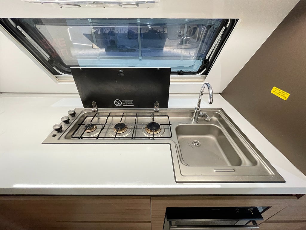 Adria Alpina 663 HT / AC / ALDE / Markis / Frontkök  - Adria