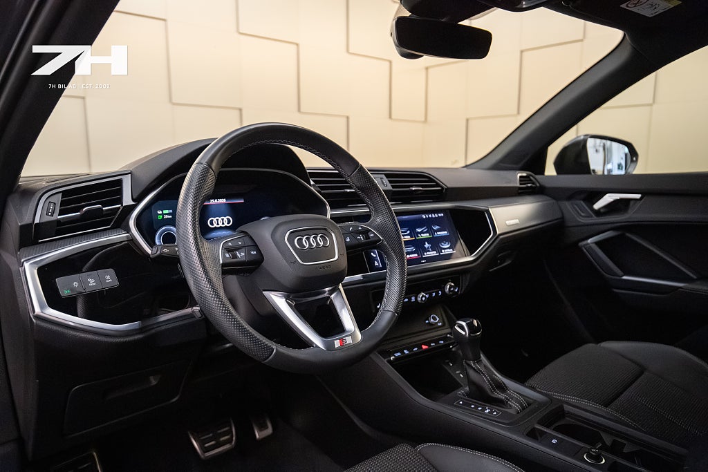 Audi Q3 45 TFSI e S Line Svart Optik / B&O / Kamera / Drag