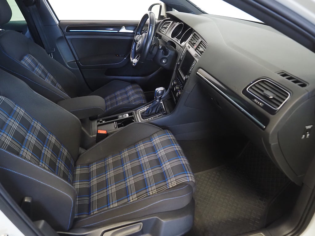 Volkswagen Golf GTE 1.4 TSI DSG 204hk | Drag | Värmare | Navi | 2016