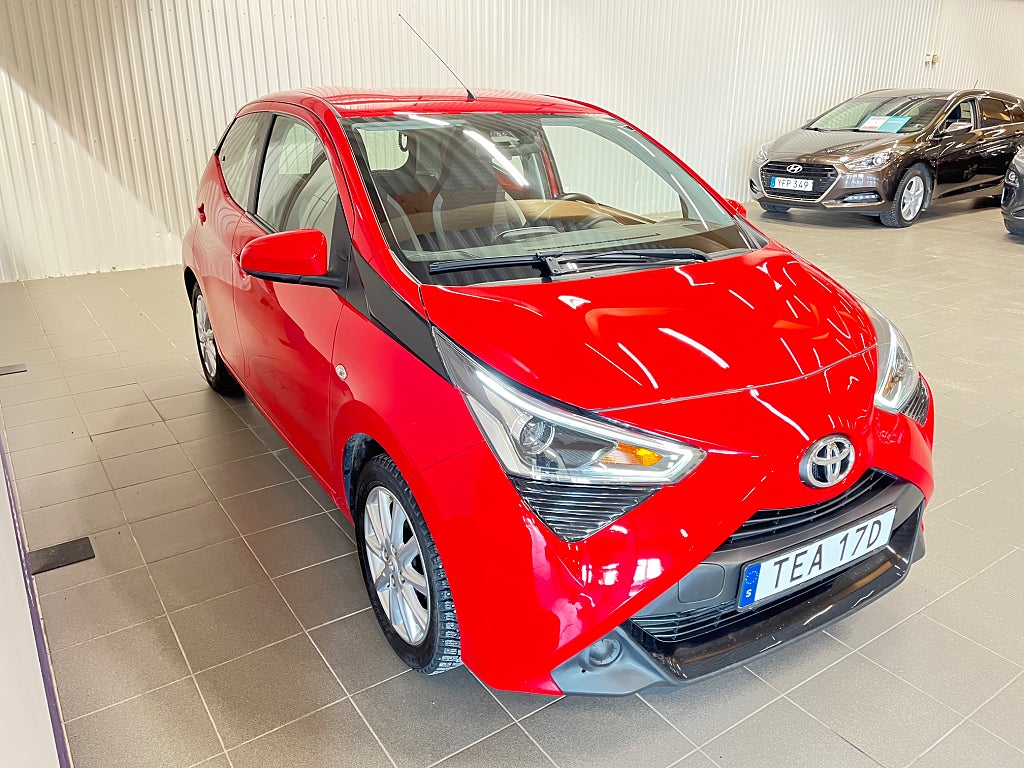 Toyota Aygo 5-dörrar 1.0 VVT-i X-PLAY / Kamera/ CarPlay/ V-hjul thumbnail