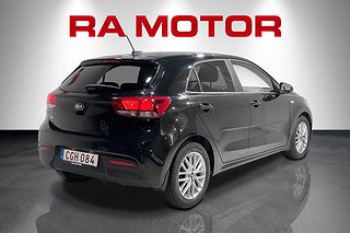 Halvkombi Kia Rio 7 av 25