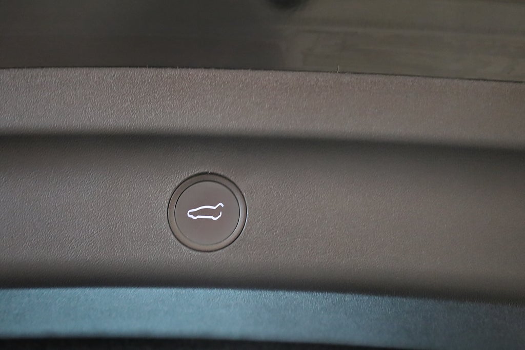 Tesla Model Y Standard Range RWD Navi Kamera Leasbar Drag Pano 2023