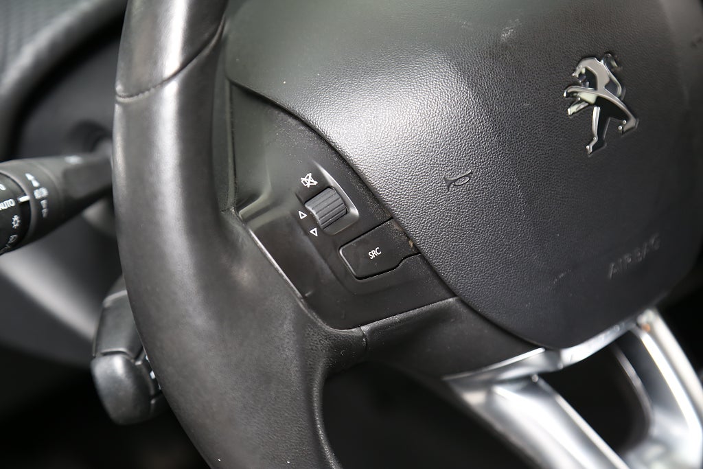 Peugeot 208 1,2 PureTech 82hk Style 5-dörrar P-sensorer Nybesikt 2016