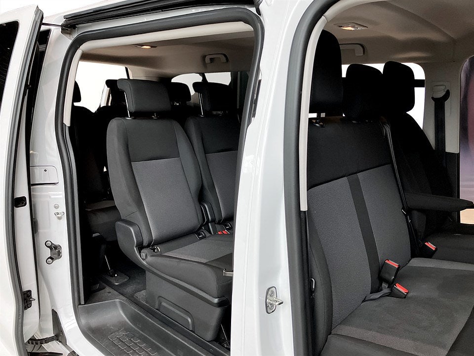 Bild på Citroën ë-Spacetourer Feel 75kWh 136hk L3 - 9-SITS, B-KAMERA