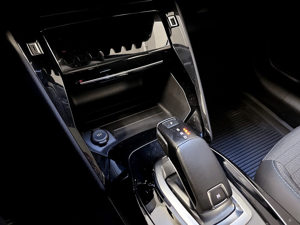 Bild på Peugeot 208 Allure 1.2 PT 100hk Aut - B-KAMERA, PANO