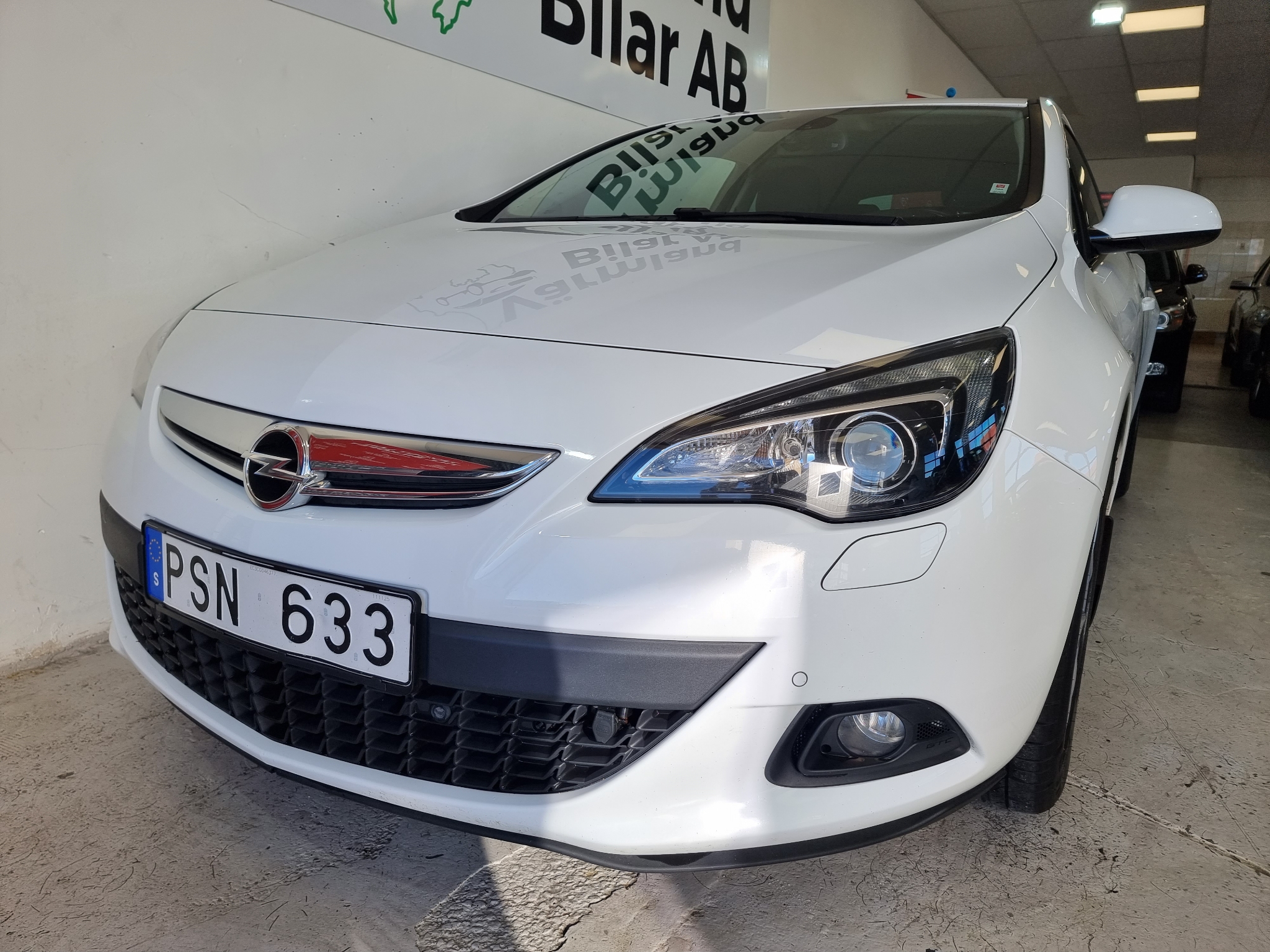 Opel Astra GTC 1.4 Turbo 140hk 2012, bild 2/42
