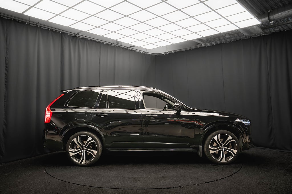 Volvo XC90 Recharge T8 AWD R-Design 7-sits PANO B&W LUFT DRAG MOMS