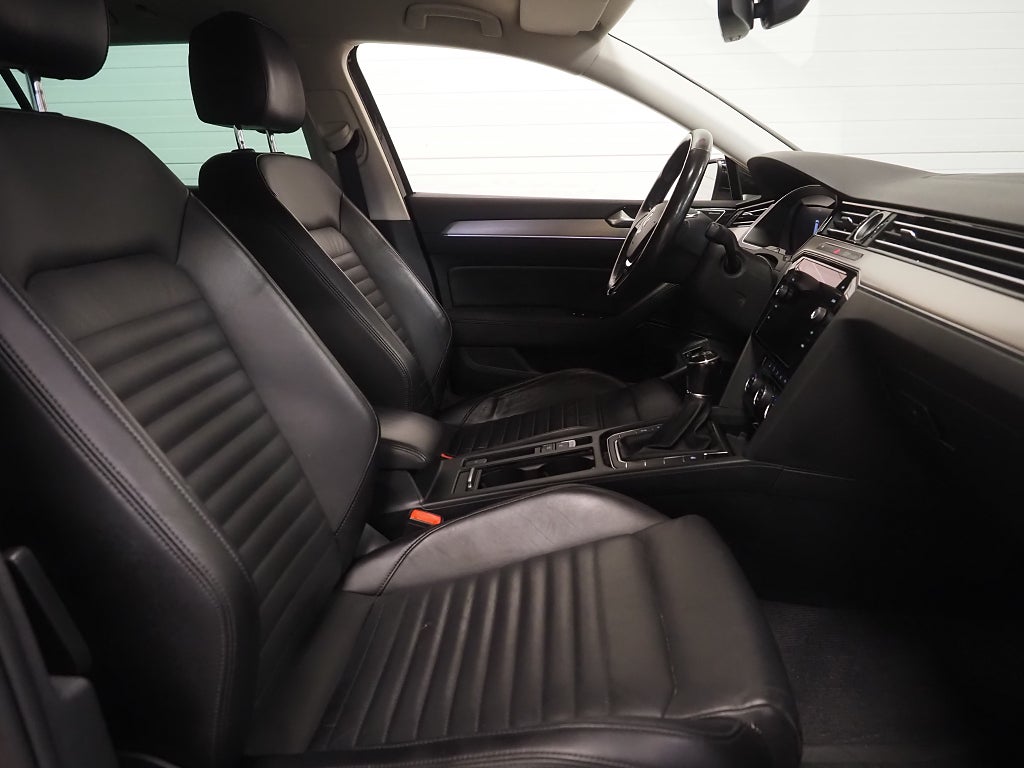Volkswagen Passat SC TDI 190hk R-Line |Drag|D-värm|Kamera|Cockpit| 2018