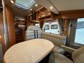 Husbil-integrerad Hymer B588 Bianco Line 150HK Aut 7 av 20