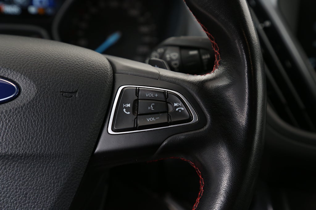 Ford Kuga 2,0 TDCi 180hk AWD ST-Line Aut Värmare Drag Stylingpkt 2018