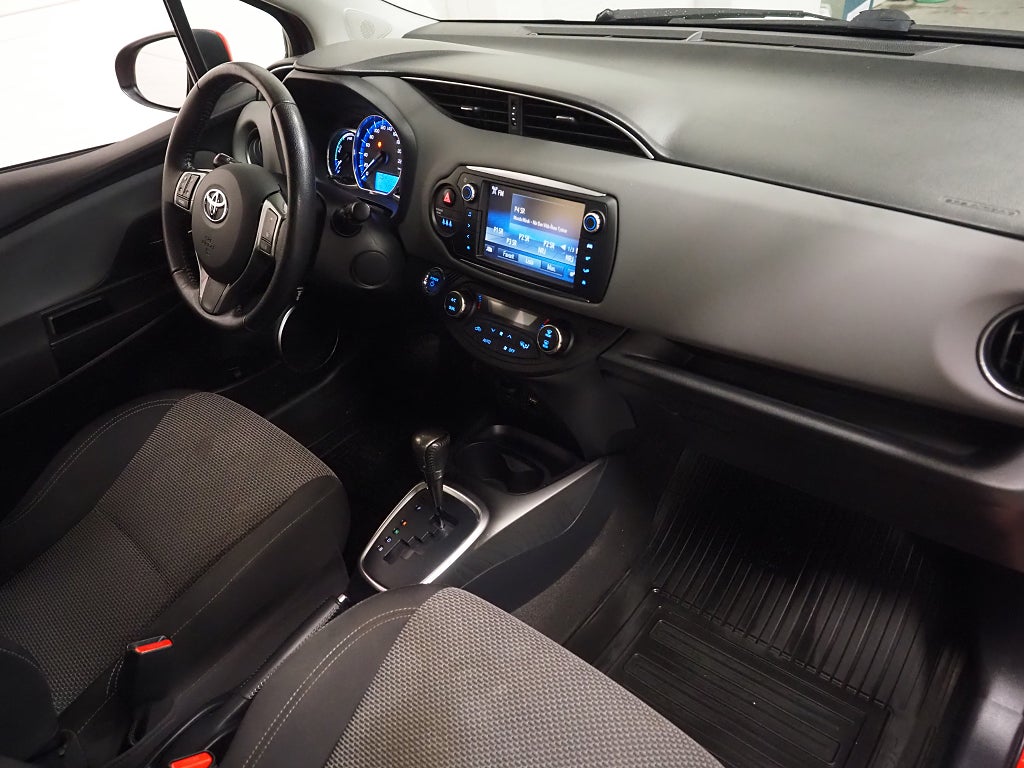 Toyota Yaris Hybrid e-CVT Edition Feel Backkamera Låga mil