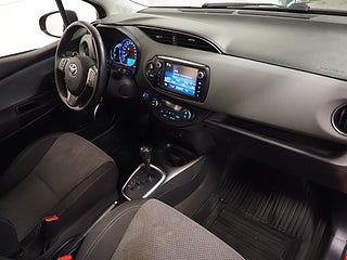 Halvkombi Toyota Yaris 10 av 21