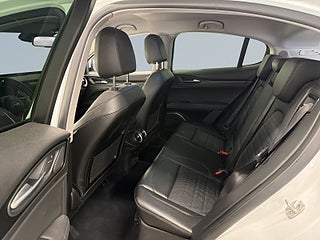 Alfa Romeo Stelvio 2.0 Turbo 16V Q4 S&V-hjul MoK-värm Kamera Rattvärme – bild 13