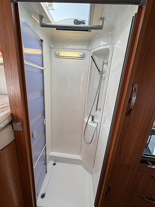 Husbil-integrerad Hymer Eriba 773 IVECO 170HK AUT 14 av 26