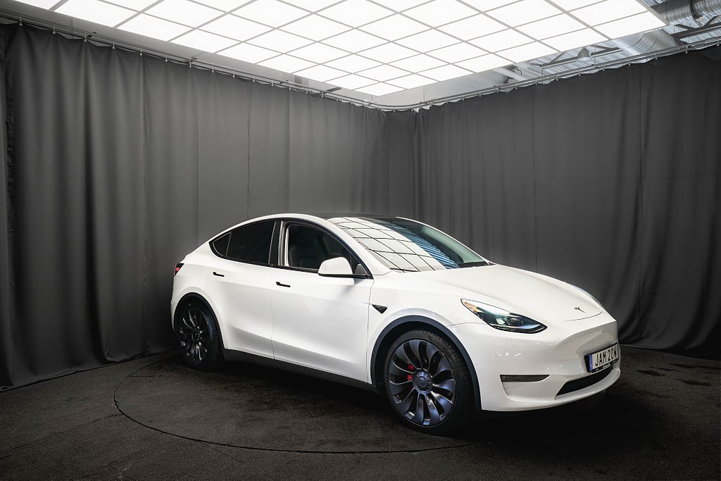 Tesla Model Y Performance AWD DRAG PANO 21' LÄDER 93%SoH 1-ÄGARE MOMS