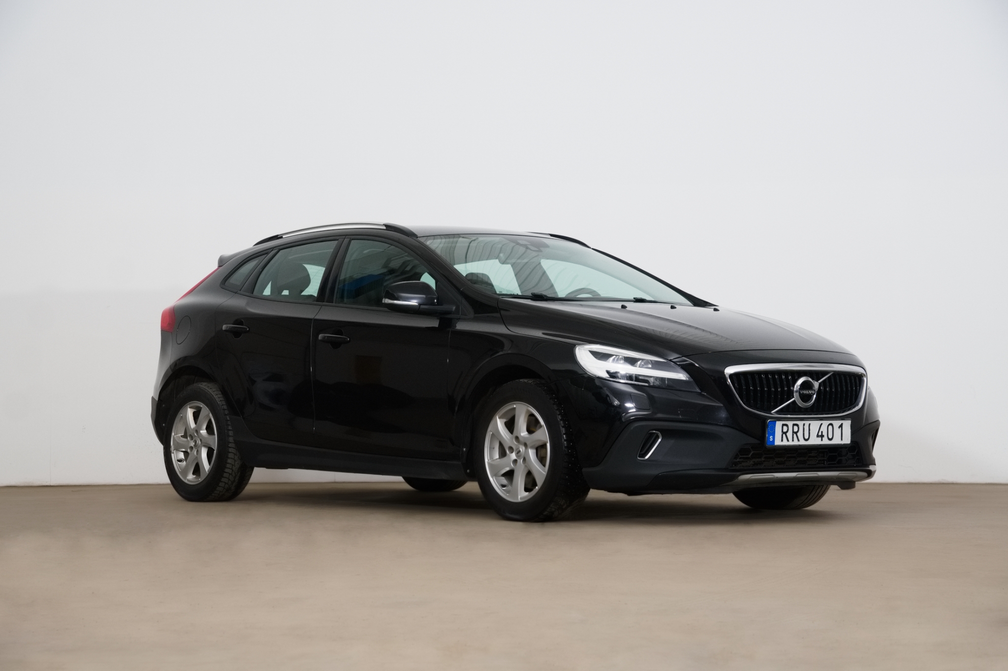 Volvo V40 Cross Country 2018, photo 2/47
