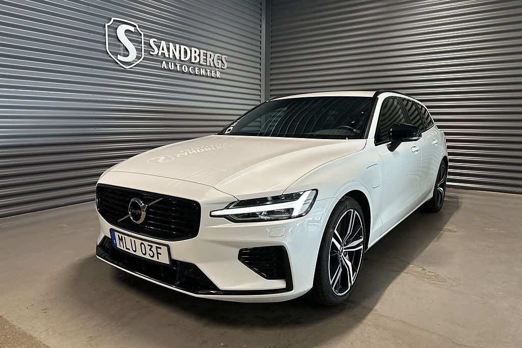 Volvo V60 Recharge T6 II AWD R-Design B-kamera Värmare Navi 