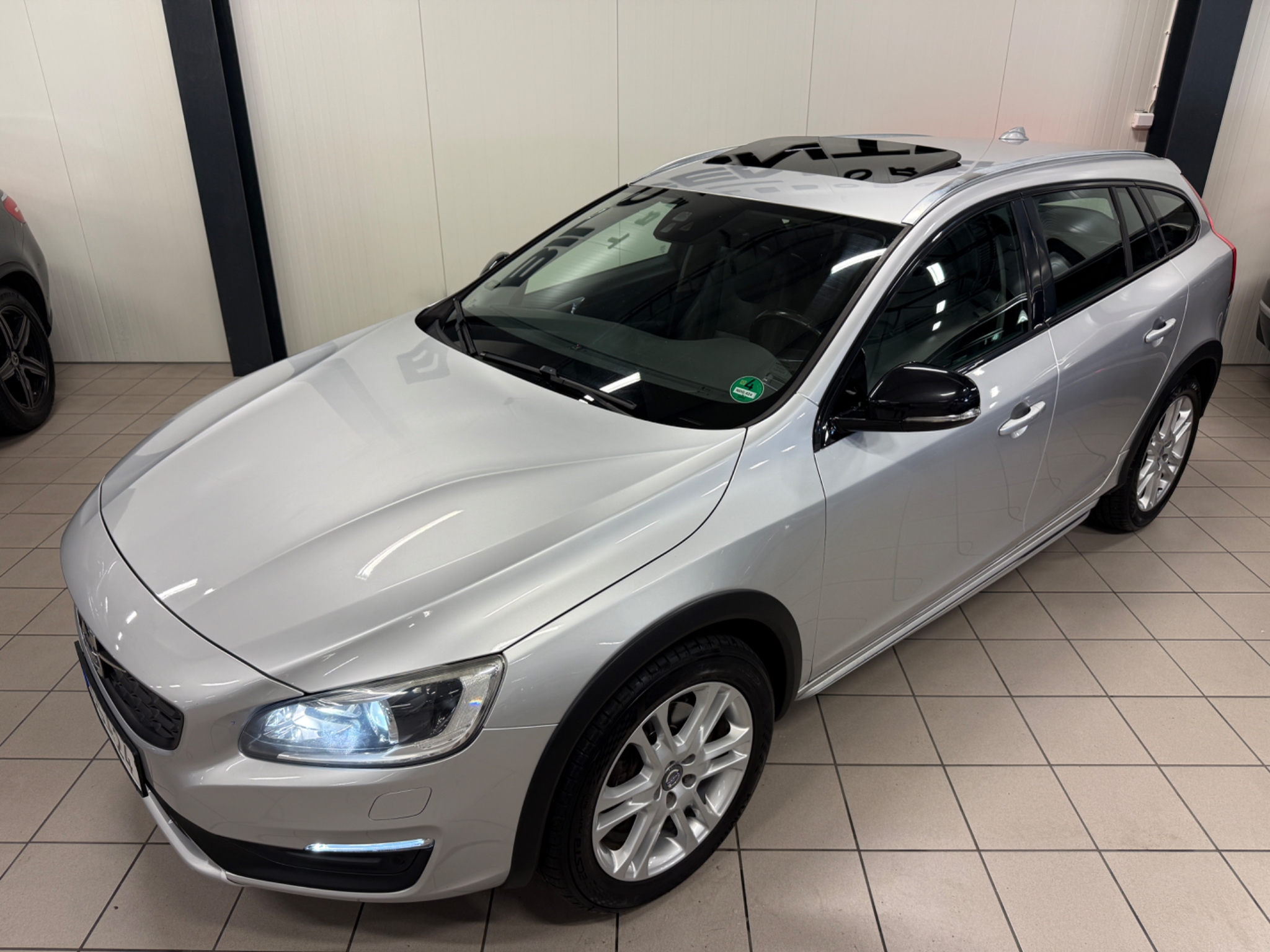 Volvo V60 Cross Country 2016, kuva 2/42