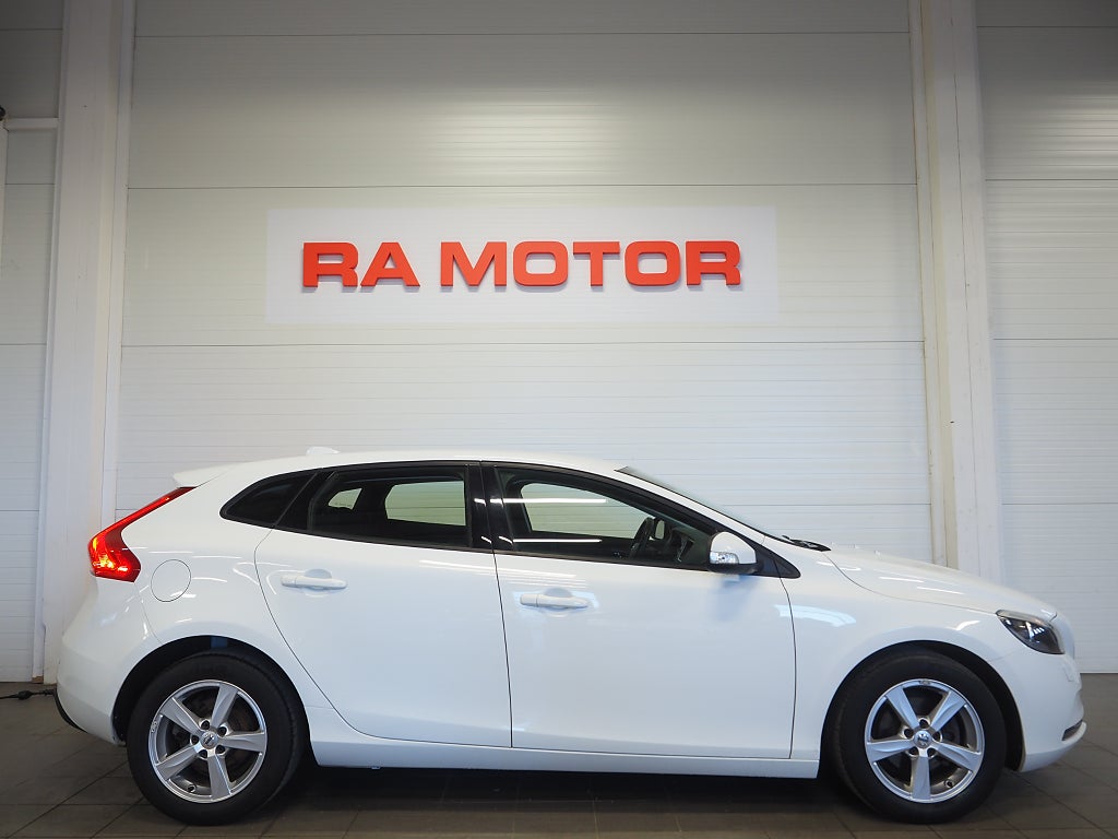 Volvo V40 D2 120hk Kinetic Business II Klimatpkt P-Värmare 2018