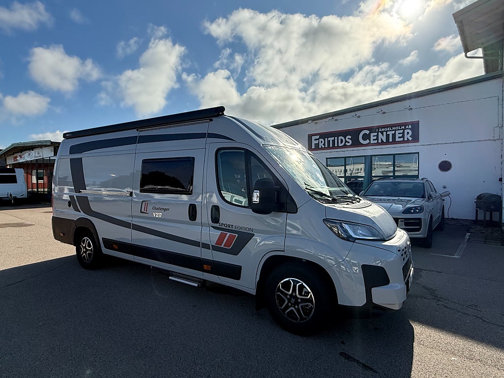 CHALLENGER V217 Sport Edition M25 automat Långbäddar, dieselvärmare, Lithiu