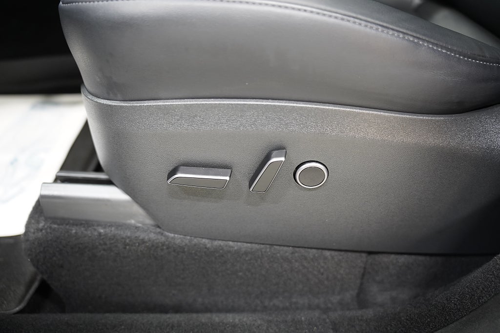 Tesla Model Y Standard Range 299hk / Dragkrok / En ägare