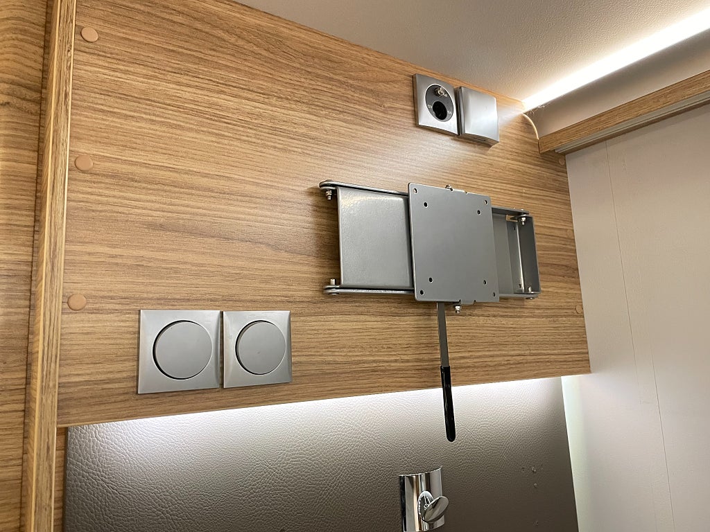 Adria Sonic Supreme 810 SC/Hyd-stöd/AC bodel/Solcell/Drag/Automat180hk - Adria