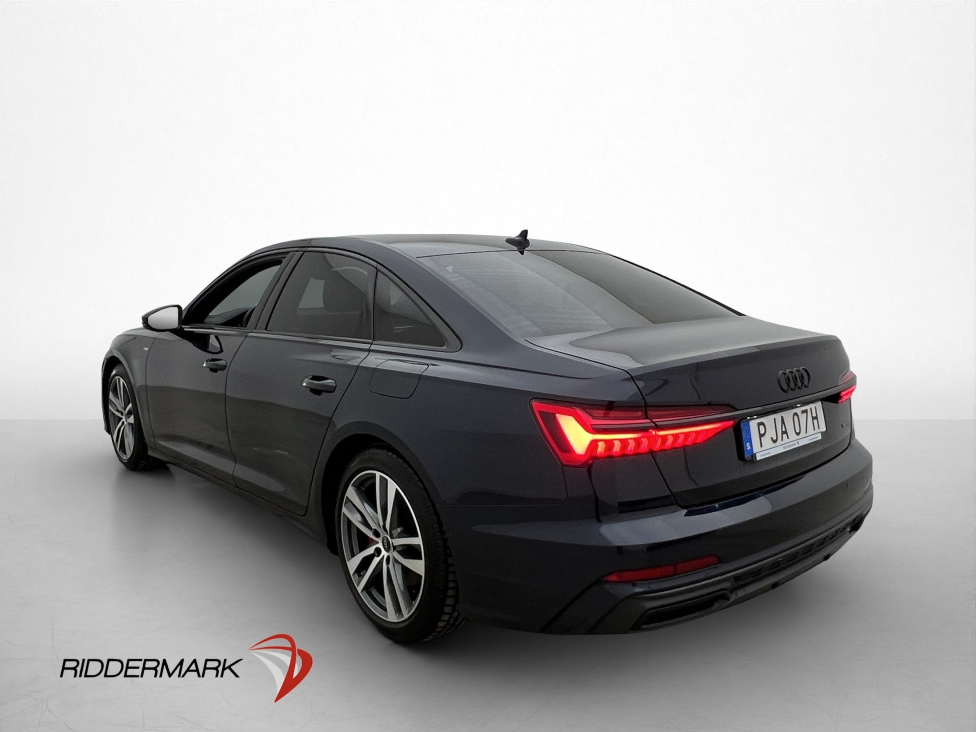 Audi A6 Sedan 55 TFSI e Q S-Line Cockpit 2023, bild 6/56