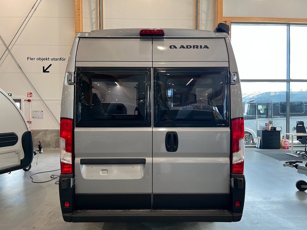 Adria Twin 640 SLB (60Y) / Långbädd / B-körkort / Automat - Adria