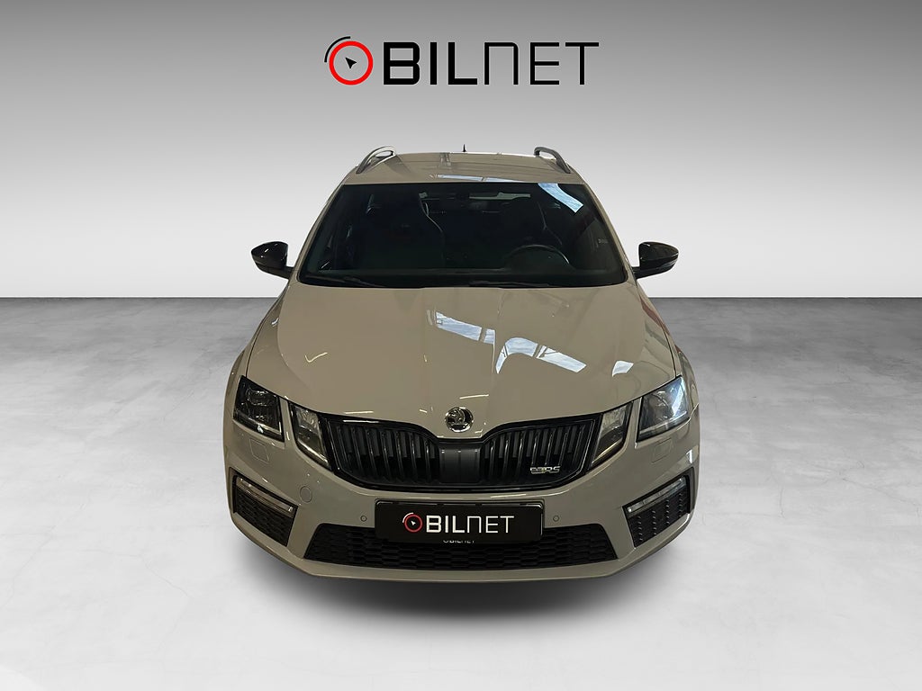 Skoda Octavia Kombi RS 2.0 TSI Canton Steel Grey Drag Värmare Cockpit
