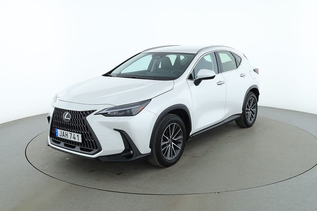 Lexus NX 350h AWD Business / Rattvärme, Dragkrok, GPS
