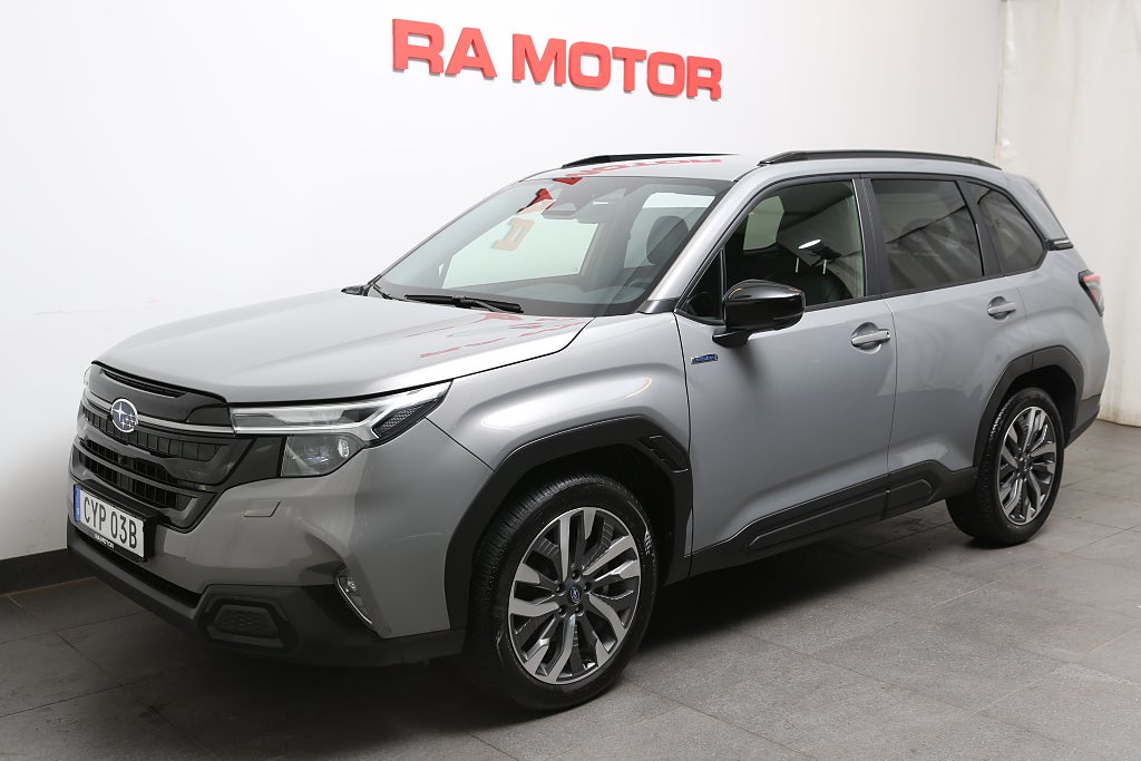 Subaru Forester e-Boxer Limited | Moms 2025