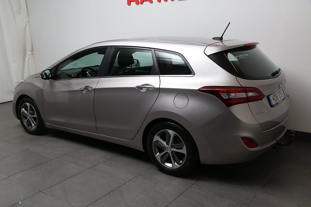Hyundai i30 1,6 GDI 135hk Premium Kombi Kamera Keyless Navi Drag 2017