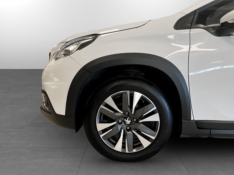 Bild på Peugeot 2008 Allure 1.2 PT 82hk - B-KAMERA, CARPLAY