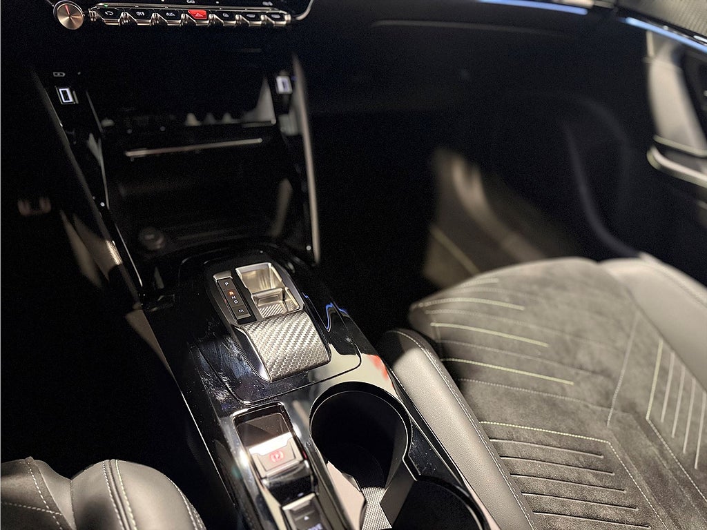 Bild på Peugeot 2008 GT 1.2 PT 130hk Aut - B-KAMERA, CARPLAY