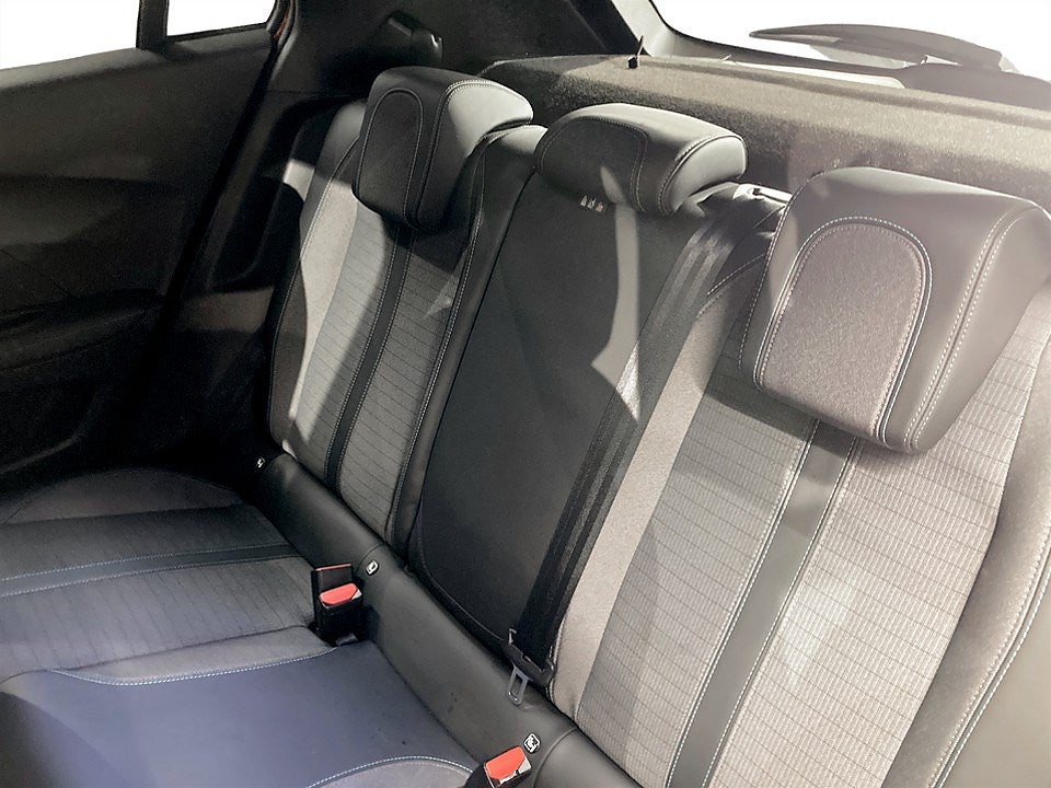 Bild på Peugeot 2008 Allure 1.2 PT 130hk Aut - B-KAMERA, CARPLAY