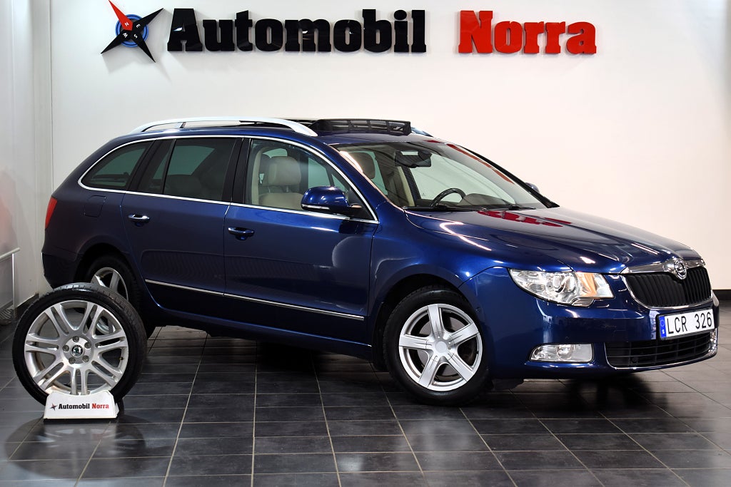 Skoda Superb Kombi 2.0 TDI Elegance Pano/ Drag /PDC 