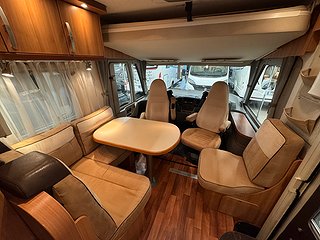Husbil-integrerad Hymer B674 Highlight 150HK 13 av 18