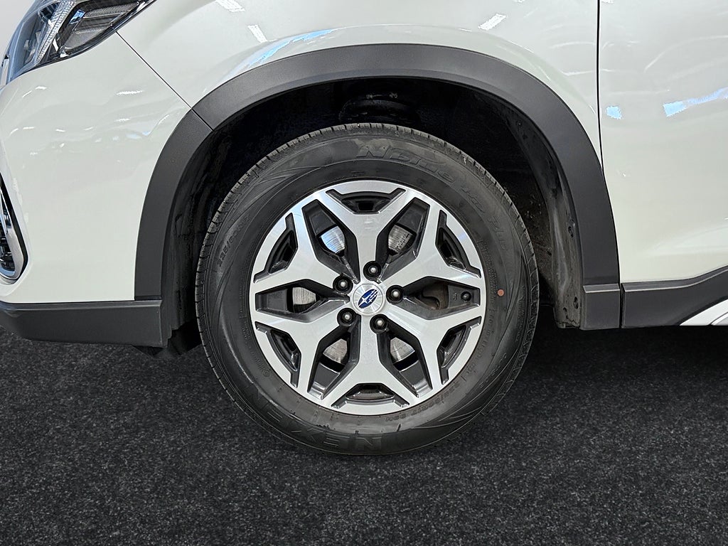 Subaru Forester e-Boxer Aut Dragkrok Rattvärme Kamera Carplay bild 14