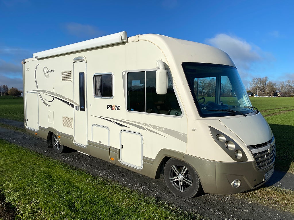 Pilote G 742 Explorateur 3,0 160hk/ Alde/ Garage/ Dubbelbädd