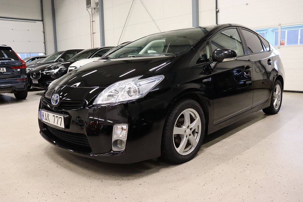 Toyota Prius Hybrid CVT M-Värm Nyservad Nybesiktigad 136hk
